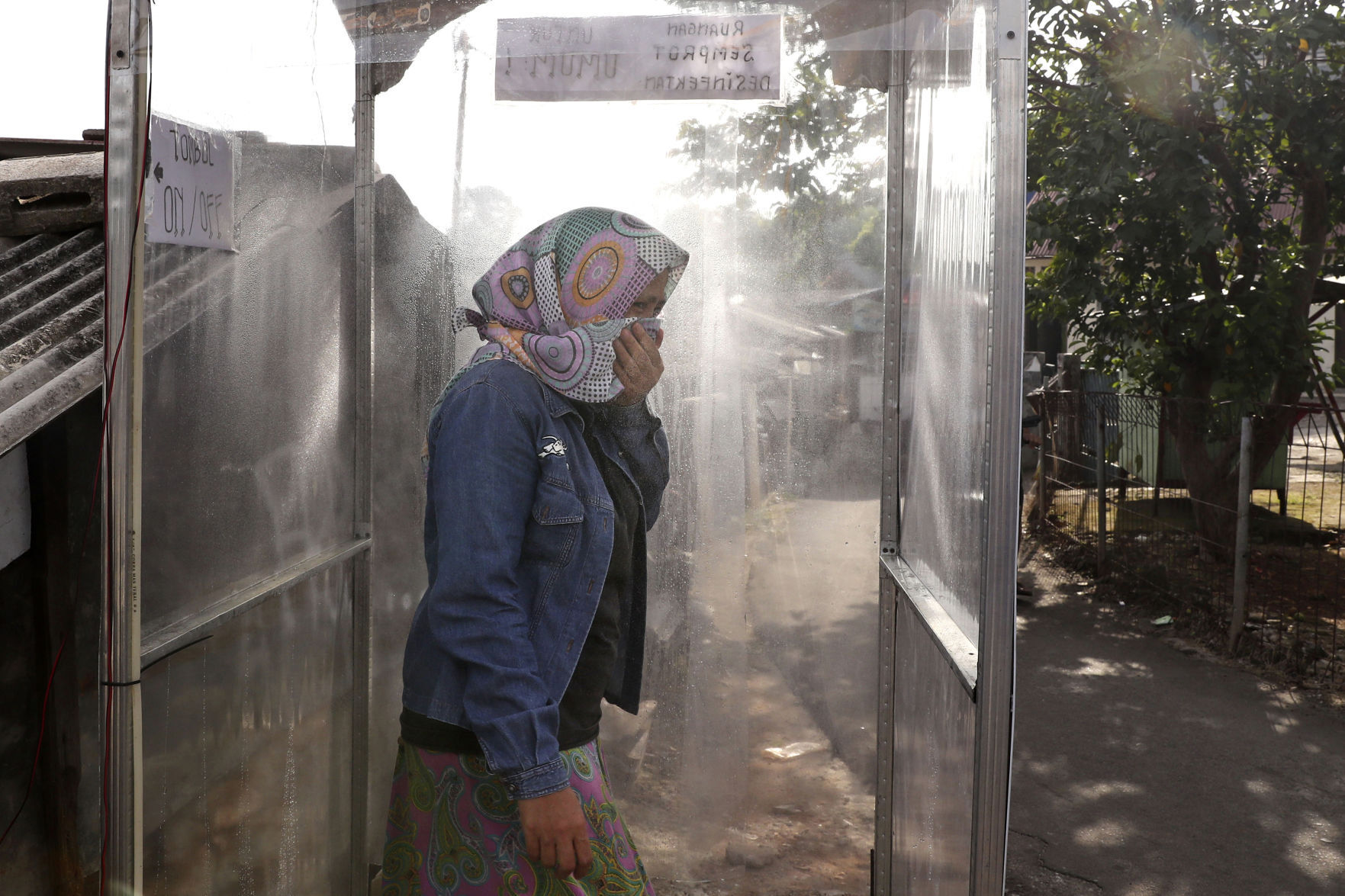 APTOPIX Virus Outbreak Indonesia